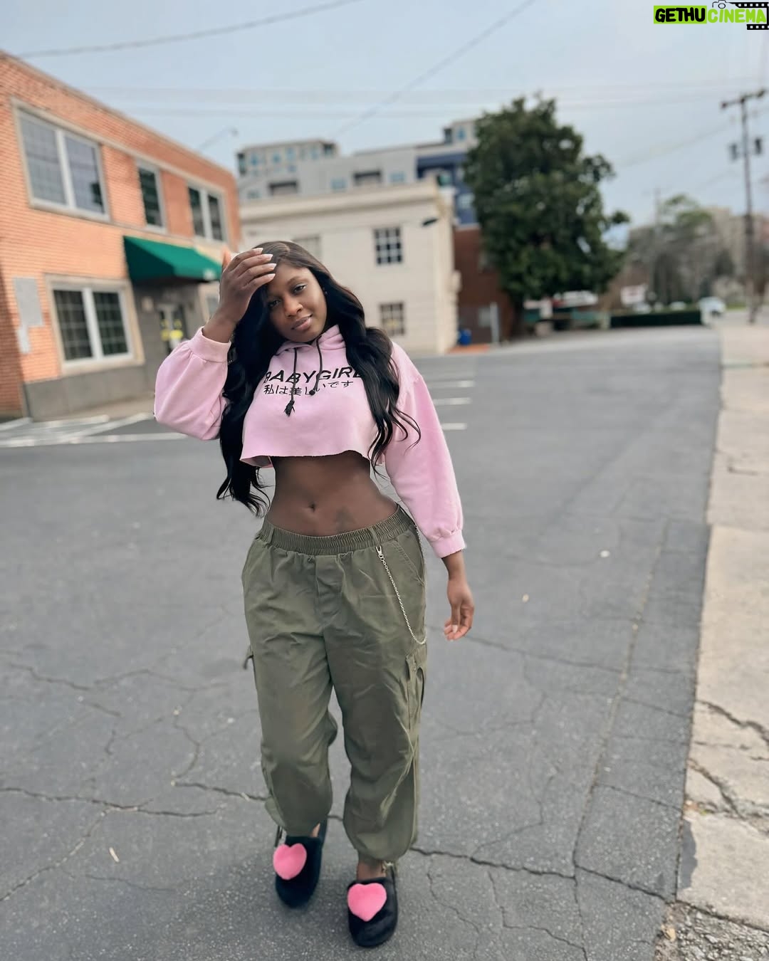 Princess Shingle - 9.8K Likes - She holds it down,up and together. 
She’s a goddess 👑 🩷💘 #gambianprincess🇬🇲👸