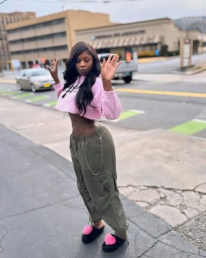 Princess Shingle Instagram - She holds it down,up and together.
She’s a goddess 👑 🩷💘 #gambianprincess🇬🇲👸