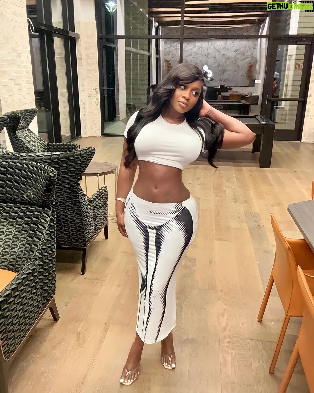 Princess Shingle - 12.2K Likes - Soft girl era 🥰❤️❤️😍 

Tell me your favorite slide ❤️❤️🥰
