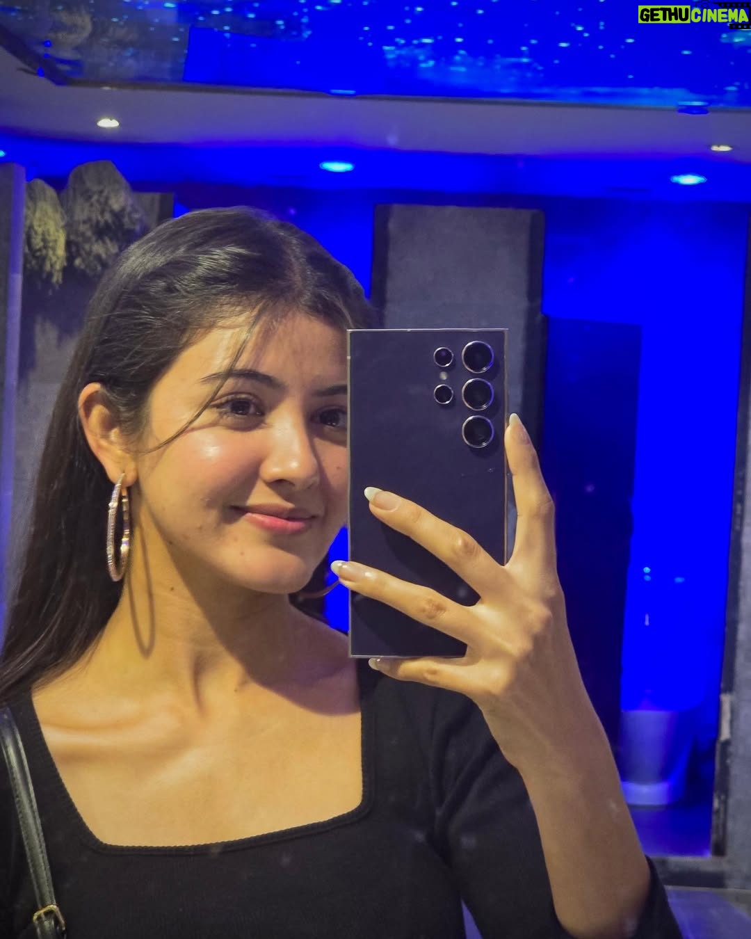 Princy Khatiwada - 72K Likes - Mirror mirror on the wall😉,
My #galaxys24ultra makes all my selfies shine above all!❤️

#samsung