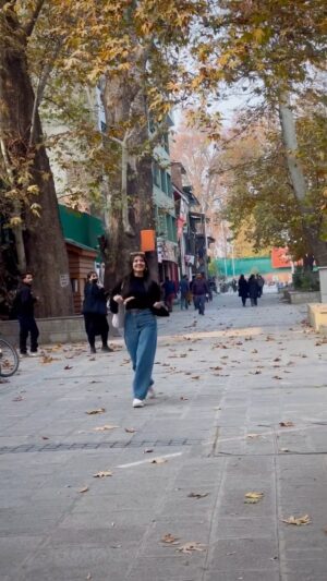 Princy Khatiwada Instagram - Feeling loved😌🍁
.
Video credit: @apna_casting_vala ❤️
.
.
.
#kashmir #india