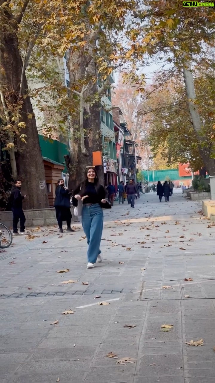 Princy Khatiwada - 126K Likes - Feeling loved😌🍁
.
Video credit: @apna_casting_vala ❤️
.
.
.
#kashmir #india