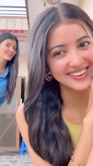 Princy Khatiwada Instagram - Hota hai phir bhi najane kyun dil bekaraar✨☺️