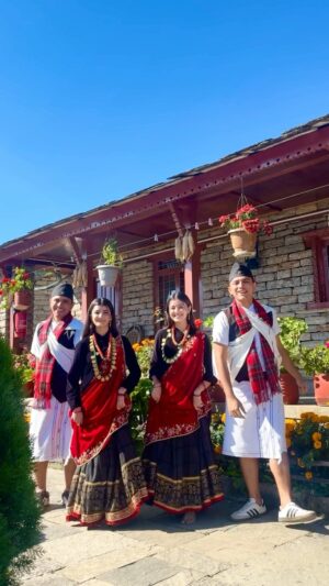 Princy Khatiwada Instagram - Jaaula timro sathaima❤️

#ghandrukvillage