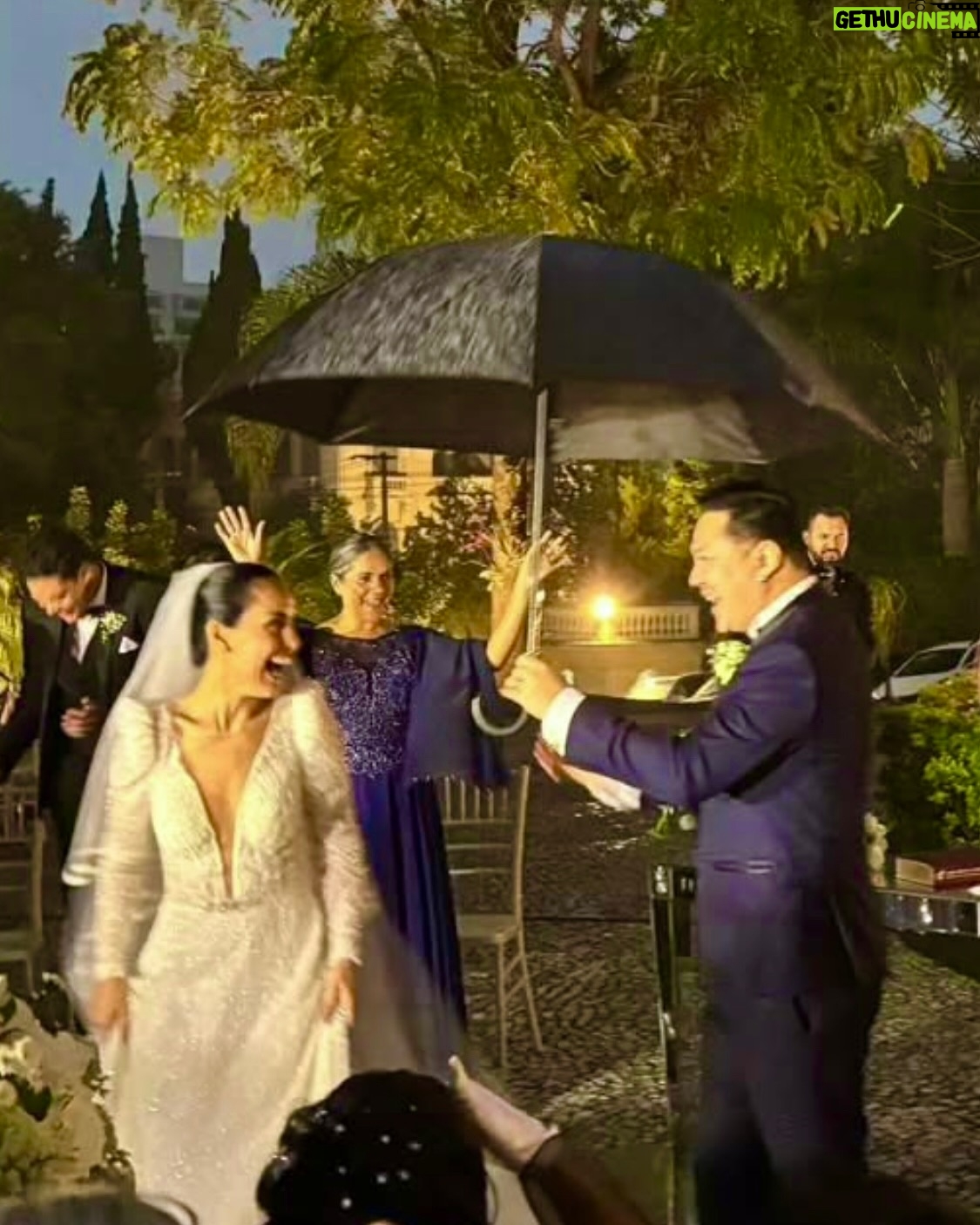Priscila Fantin - 11.4K Likes - Foi uma noite linda!
Eu de @fabianamilazzo , meu marido estreando mais uma versão poderosa de si mesmo e nosso filho mega feliz no seu primeiro black tie! 
Um cenário cinematográfico, tudo bonito e delicioso, mas o que SEMPRE me emociona é presenciar a realização de um sonho! 
Momentos que guardaremos com carinho na nossa caixinha de memórias felizes! 🌱