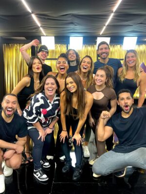 Priscila Fantin Instagram - Muita emoção ao voltar ao CT do Dança dos Famosos!
Coração acelerado, pernas tremendo e lÔgrimas rolando a cada abraço que eu passei 4 meses abraçando diariamente!
Quanta coisa vivi aquiā¦!
Momentos bastante intensos, mas que fazem o hoje ser só alegria, comemoração, diversão e amizade!
Obrigada aos envolvidos!
Estava com saudade de vocĆŖs!
Levo todos com carinho no meu coração ā„ļø