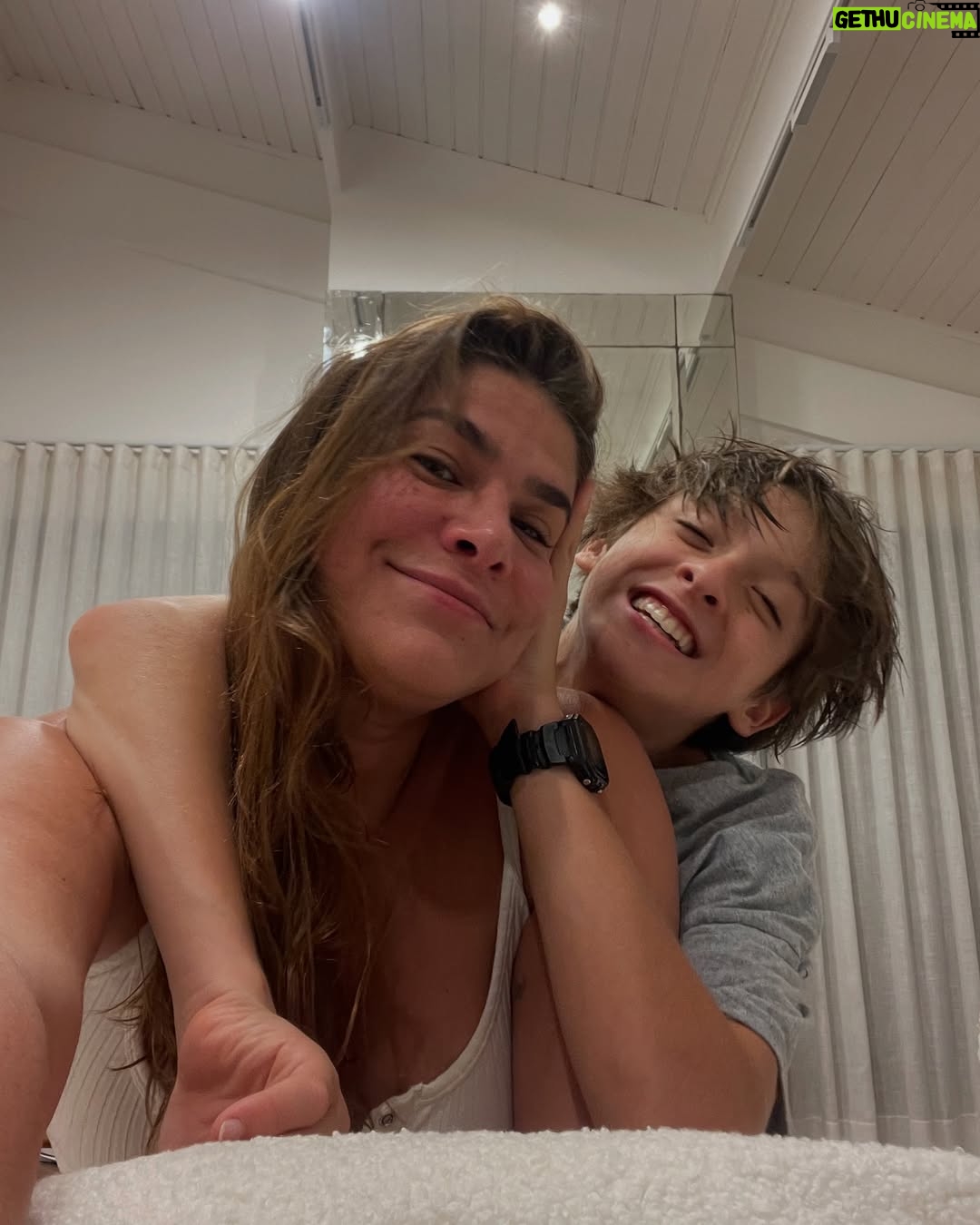 Priscila Fantin - 19.5K Likes - Me reconectar com a minha criança através do meu filho é um privilégio. 
Me reconhecer nas suas boas atitudes me faz uma mãe preenchida.
Mas o melhor, é que ele sempre traz alegria aos meus momentos mais desafiadores.
Te amo, filho, e amo ser sua mãe! 
🫀