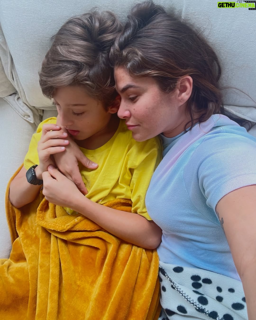 Priscila Fantin - 19.5K Likes - Me reconectar com a minha criança através do meu filho é um privilégio. 
Me reconhecer nas suas boas atitudes me faz uma mãe preenchida.
Mas o melhor, é que ele sempre traz alegria aos meus momentos mais desafiadores.
Te amo, filho, e amo ser sua mãe! 
🫀