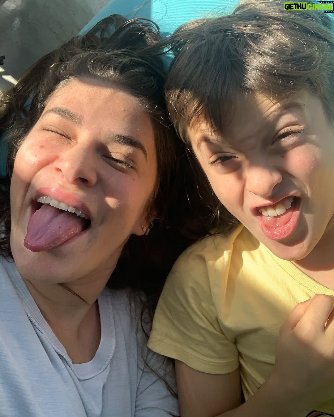 Priscila Fantin - 19.5K Likes - Me reconectar com a minha criança através do meu filho é um privilégio. 
Me reconhecer nas suas boas atitudes me faz uma mãe preenchida.
Mas o melhor, é que ele sempre traz alegria aos meus momentos mais desafiadores.
Te amo, filho, e amo ser sua mãe! 
🫀