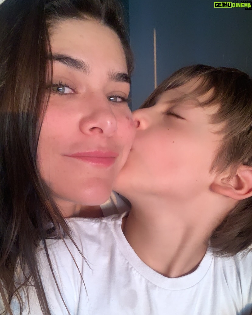 Priscila Fantin - 19.5K Likes - Me reconectar com a minha criança através do meu filho é um privilégio. 
Me reconhecer nas suas boas atitudes me faz uma mãe preenchida.
Mas o melhor, é que ele sempre traz alegria aos meus momentos mais desafiadores.
Te amo, filho, e amo ser sua mãe! 
🫀