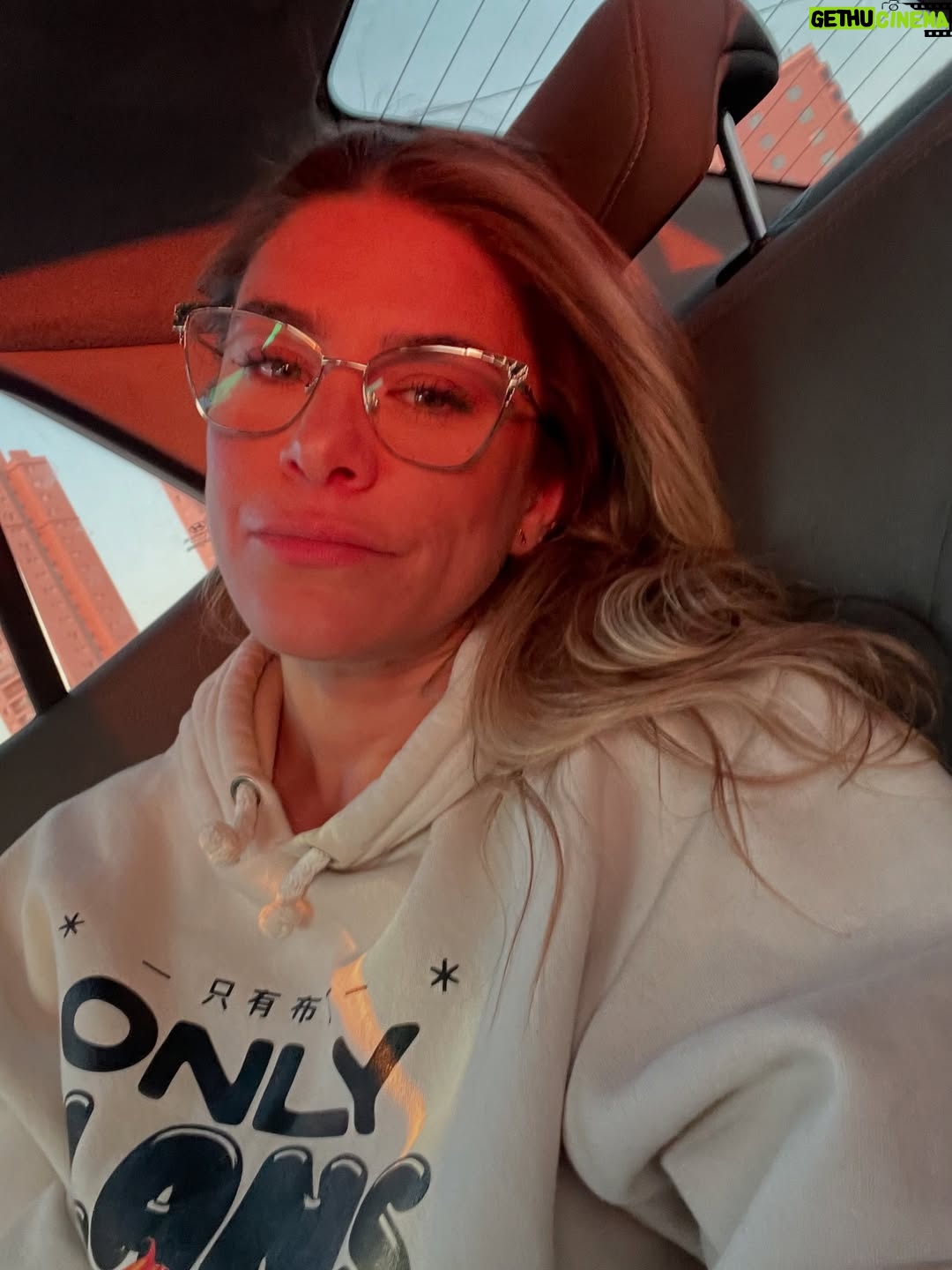 Priscila Fantin - 11.1K Likes - Um dump agostino pra fechar o mês! Mto trabalho, mtas vivências, alguns cuidados, mta leitura e mto afeto