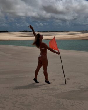 Priscila Fantin Instagram - Um pouco de tudo que vivemos nesses dois dias de passeios com a @atinslencoistur š§”
Quanta coisa linda vocĆŖs tem aqui no Parque Nacional dos Lençóis Maranhenses! Apaixonante e inesquecĆvel!
Um salve pros nossos guias Diego, Naim, Chico e PelƩ!
Obrigada @youcaantour por organizar nossa viagem com tanto carinho!š