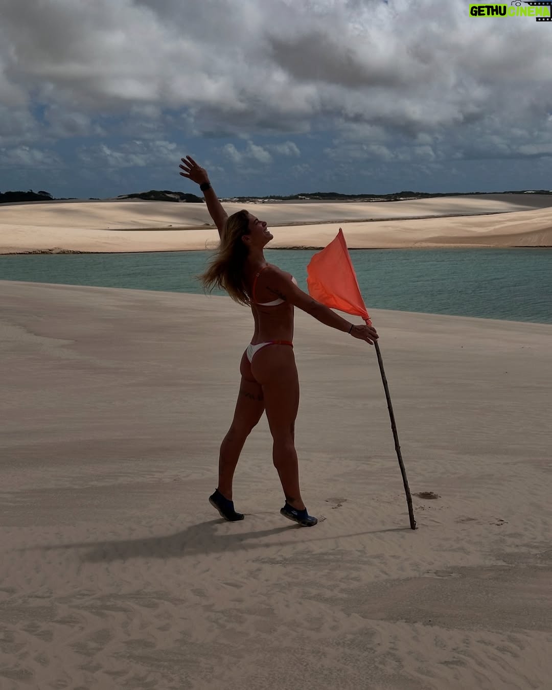 Priscila Fantin - 20.7K Likes - Um pouco de tudo que vivemos nesses dois dias de passeios com a @atinslencoistur 🧡
Quanta coisa linda vocês tem aqui no Parque Nacional dos Lençóis Maranhenses! Apaixonante e inesquecível!
Um salve pros nossos guias Diego, Naim, Chico e Pelé! 
Obrigada @youcaantour por organizar nossa viagem com tanto carinho!💛