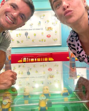 Priscila Fantin Instagram - Ontem foi dia de Universal Studios Island of Adventure com a facilitação da @wtto_turismo que organizou os tickets pra gente!
A gente ficou só com a parte da diversĆ£o mesmo! š„³
Descobri que a cerveja de manteiga não tem Ôlcool e experimentei pela primeira vez!
Exploramos o universo Minion e atĆ© pipoca de banana a gente comeu! š
Fomos nas montanhas russas mais radicais e o Loves nĆ£o passou mal! šš¼ (e agora nunca mais!)
Assistimos à parada dos filmes da Universal e ao show de projeção no castelo do Harry Potter.
Foram vivĆŖncias de alto impacto que farĆ£o parte das boas memórias!š„¹
šš¼ A World Travel Tour faz atendimento personalizado e pode cuidar de TUDO sobre sua viagem, pra qualquer lugar! Desde passagens aĆ©reas, transfer, hotĆ©is, check ins, passeios⦠o que vocĆŖ precisar!
Sou só elogios e agradecimentos! š