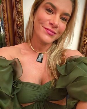 Priscila Fantin Instagram - Foi uma noite linda!
Eu de @fabianamilazzo , meu marido estreando mais uma versão poderosa de si mesmo e nosso filho mega feliz no seu primeiro black tie!
Um cenÔrio cinematogrÔfico, tudo bonito e delicioso, mas o que SEMPRE me emociona é presenciar a realização de um sonho!
Momentos que guardaremos com carinho na nossa caixinha de memórias felizes! š±