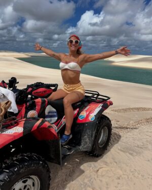 Priscila Fantin Instagram - Um pouco de tudo que vivemos nesses dois dias de passeios com a @atinslencoistur š§”
Quanta coisa linda vocĆŖs tem aqui no Parque Nacional dos Lençóis Maranhenses! Apaixonante e inesquecĆvel!
Um salve pros nossos guias Diego, Naim, Chico e PelƩ!
Obrigada @youcaantour por organizar nossa viagem com tanto carinho!š