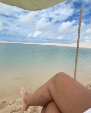 Priscila Fantin Instagram - Um pouco de tudo que vivemos nesses dois dias de passeios com a @atinslencoistur š§”
Quanta coisa linda vocĆŖs tem aqui no Parque Nacional dos Lençóis Maranhenses! Apaixonante e inesquecĆvel!
Um salve pros nossos guias Diego, Naim, Chico e PelƩ!
Obrigada @youcaantour por organizar nossa viagem com tanto carinho!š