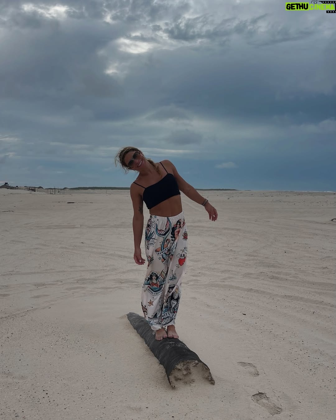 Priscila Fantin - 20.7K Likes - Um pouco de tudo que vivemos nesses dois dias de passeios com a @atinslencoistur 🧡
Quanta coisa linda vocês tem aqui no Parque Nacional dos Lençóis Maranhenses! Apaixonante e inesquecível!
Um salve pros nossos guias Diego, Naim, Chico e Pelé! 
Obrigada @youcaantour por organizar nossa viagem com tanto carinho!💛