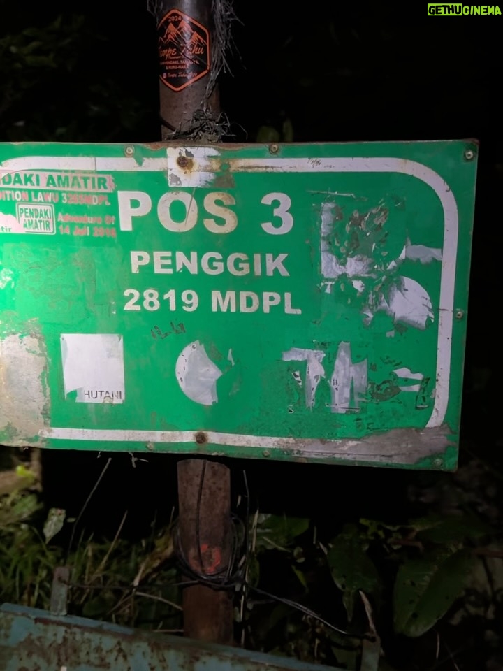 Prisia Nasution - 17.6K Likes - hijau, kusut, siang gaya, malem lemes, 
apaa hayooo? 

pia gegayaan naik gunung dari siang ketemu malem