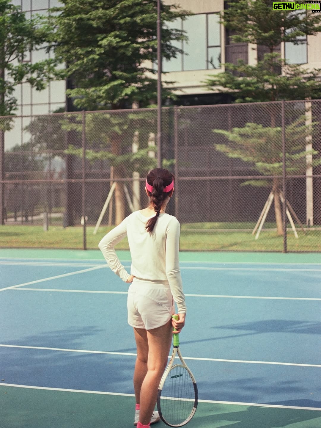 Prisia Nasution - 2.2K Likes - superlate post

captured by @priskristadi 
yang makin keblakang makin fokus di pohon 🤣

📷 canon ftb roll, 
🎞️ kodak color plus 200, 
dev & scan by @seconwave.lab