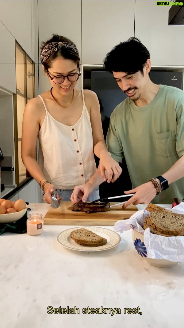 Prisia Nasution - 8.3K Likes - Hai semuanya! Hari ini aku mau share momen seru masak bareng Iedil di dapur baru kesayangan kami. 🍳💖

Kita lagi bikin Iedil’s Steak Sandwich dengan suasana yang santai tapi tetap menyenangkan berkat dapur yang tertata rapi dan alat yang mendukung dari kitchen set dari Idemu dan appliances dari Häfele. 😍🔥

✨ Beberapa produk andalan Häfele yang kami pakai supaya bikin proses masak jadi lebih mudah dan nyaman:
🔸 Häfele Pan Hanger: Panci dan wajan tersimpan rapi, gampang dijangkau.
🔸 Lambard Induction Hob: Masak lebih cepat dan presisi.
🔸 Island Chimney Hood: Udara dapur tetap bersih.
🔸 Verona Series Basket: Penyimpanan praktis biar dapur nggak berantakan.

Dapur yang nyaman memang bikin masak lebih menyenangkan. Kalau kalian, suka masak apa di rumah? 😊