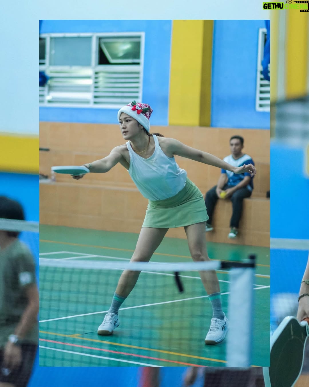 Prisia Nasution - 9K Likes - my self love era: Christmas eve, i do what i like best… getting some sweat. what ever the sport is. this time,  its pockleball.. thanks to @kadallincah.pickleball community… starting as pickleball friends becoming my new family.. love it

also thanks to @gelanggang.jaksel for the festive court
and beautifully captured by @audityanggita