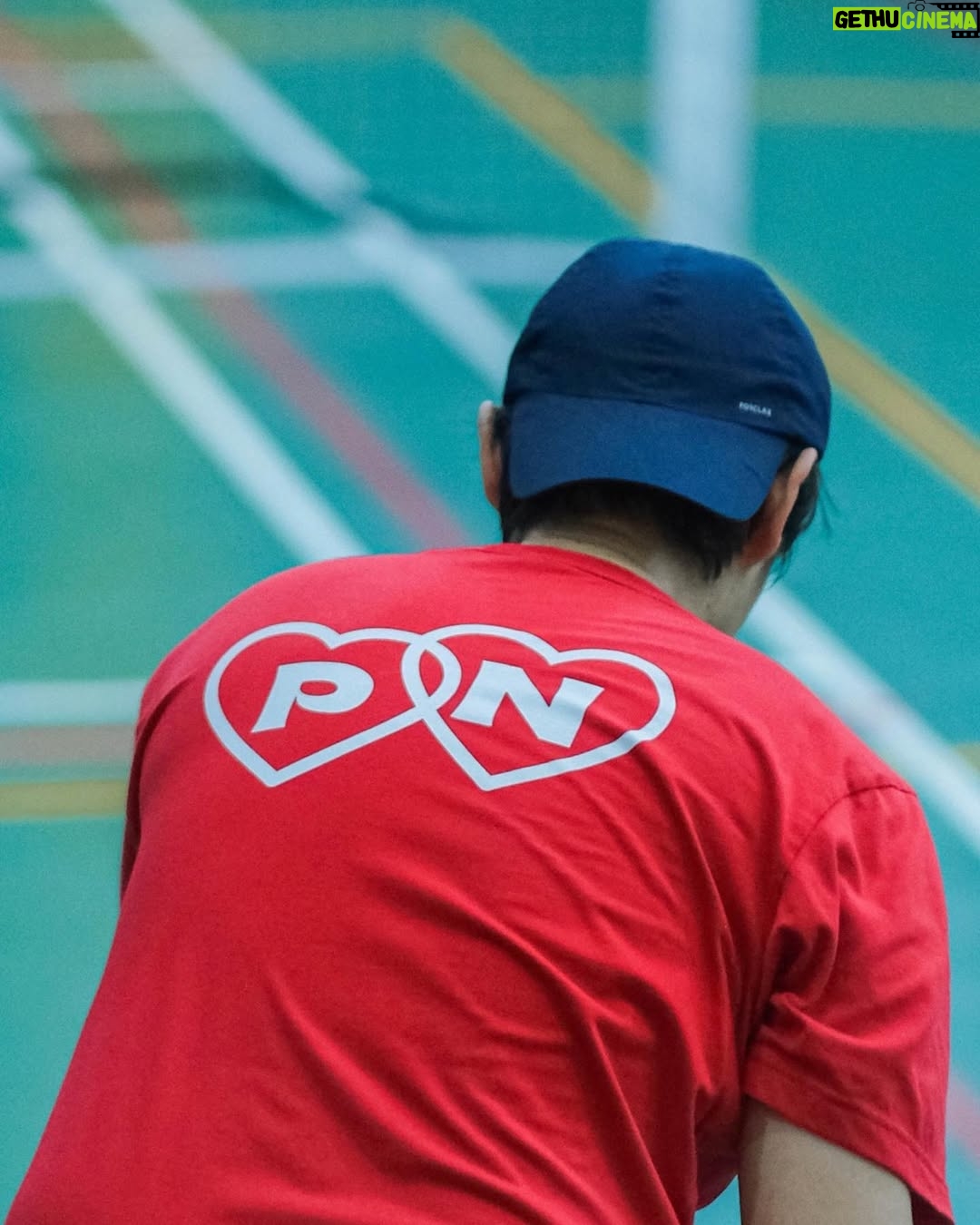 Prisia Nasution - 9K Likes - my self love era: Christmas eve, i do what i like best… getting some sweat. what ever the sport is. this time,  its pockleball.. thanks to @kadallincah.pickleball community… starting as pickleball friends becoming my new family.. love it

also thanks to @gelanggang.jaksel for the festive court
and beautifully captured by @audityanggita
