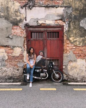 Prisia Nasution Instagram - It is officially Pia season so buckle up everybody♊️

Happiest 32nd birthday Cyeng! 

May your day be filled with more laughter, more fun, more joy, more cake and everything your heart desires! You’re the reason my life is hilarious, slightly chaotic adventure, and I wouldn’t trade it for anything else. 

Life needs to be weird, but you make it effortlessly wonderful. I adore you❤️❤️❤️

#forever32