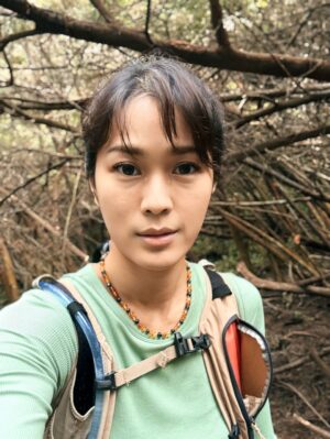 Prisia Nasution Instagram - hijau, kusut, siang gaya, malem lemes, 
apaa hayooo? 

pia gegayaan naik gunung dari siang ketemu malem