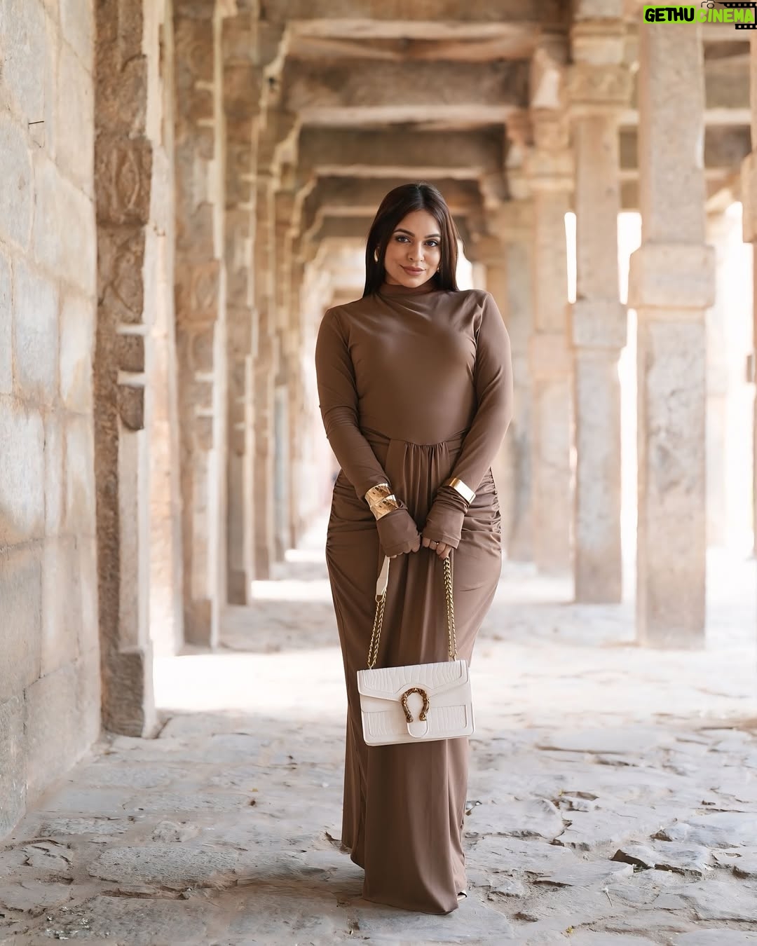 Priya Chaudhary - 28.7K Likes - 🤎🤎
.
.
#piihuofficial #piihufam