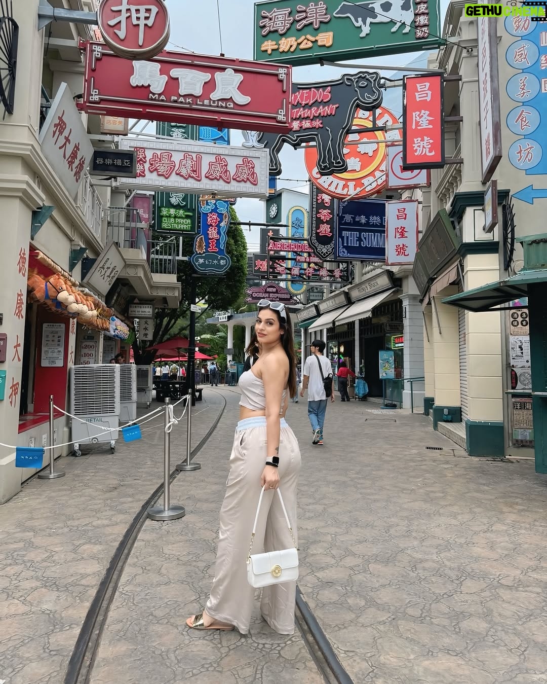 Priya Chaudhary - 29.7K Likes - Just another day, another street. 🤍
.
.
#piihuofficial  #piihufam