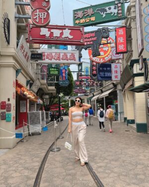 Priya Chaudhary Instagram - Just another day, another street. 🤍
.
.
#piihuofficial  #piihufam