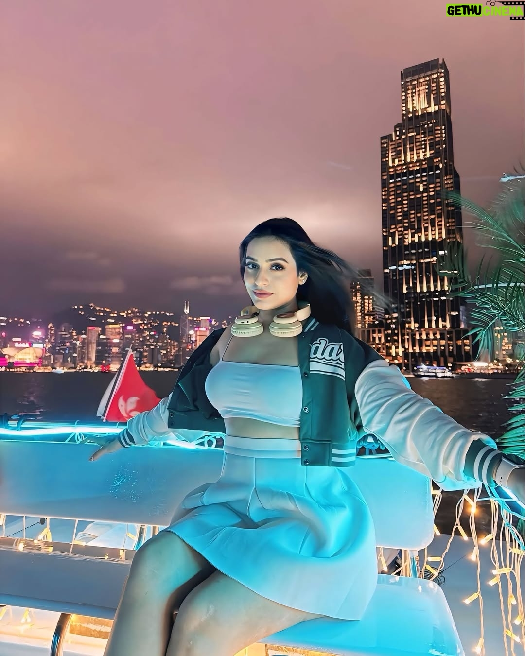Priya Chaudhary - 28K Likes - Where the SEA meets the STARS ✨💫
.
.
#piihuofficial #piihufam