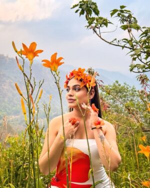 Priya Chaudhary Instagram - This CROWN wasn’t given — it GREW 🌺
.
.
#editing @ija_photowork2.0 #piihuofficial #piihufam