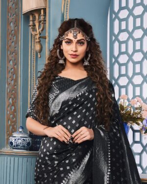 Priya Chaudhary Instagram - Ranjheya Ve 🖤
.
.
#piihuofficial #piihufam