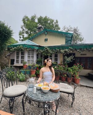 Priya Chaudhary Instagram - This is what my kind of perfect looks like. 🌅 
📍 @rosastays 
👗  @estiloropabyishita 
.
#MorningMagic #piihuofficial #piihufam