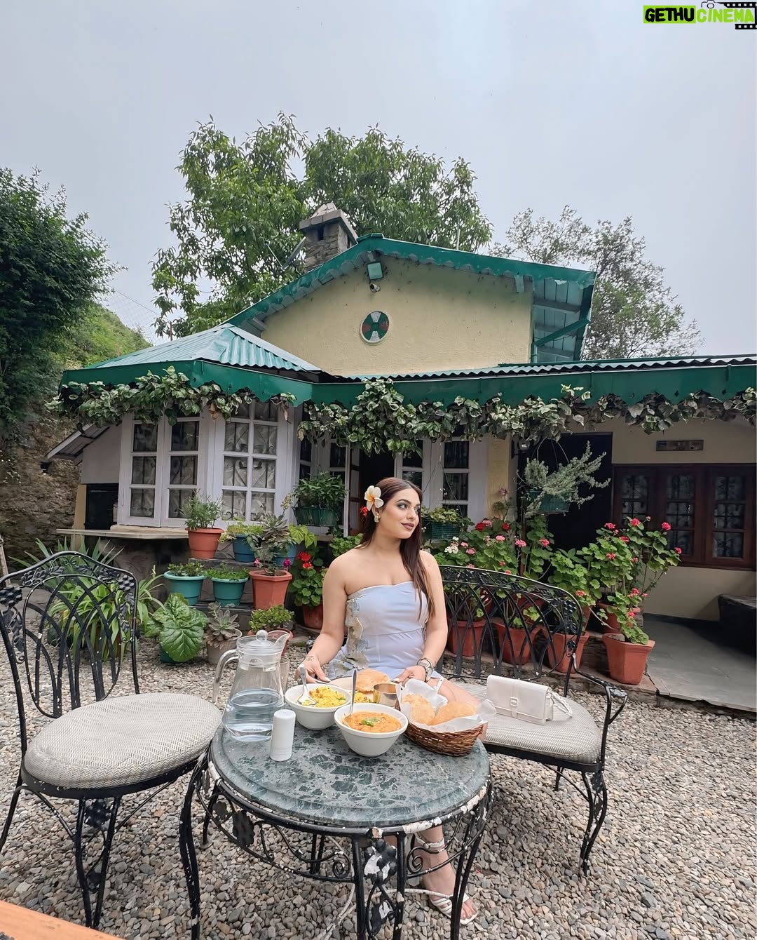 Priya Chaudhary - 30.4K Likes - This is what my kind of perfect looks like. 🌅 
📍 @rosastays 
👗  @estiloropabyishita 
.
#MorningMagic #piihuofficial #piihufam