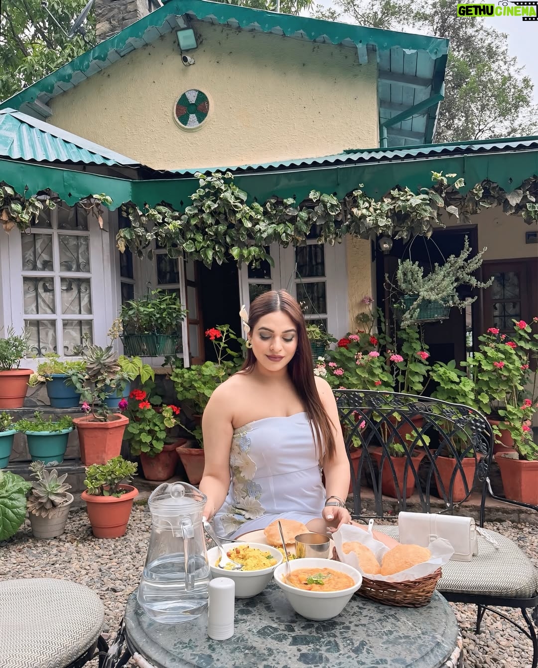 Priya Chaudhary - 30.4K Likes - This is what my kind of perfect looks like. 🌅 
📍 @rosastays 
👗  @estiloropabyishita 
.
#MorningMagic #piihuofficial #piihufam
