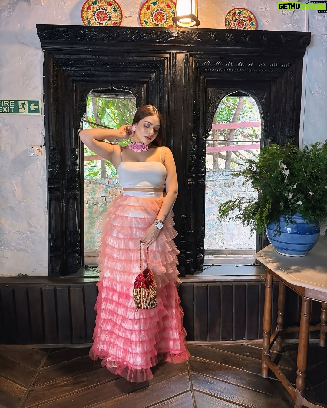 Priya Chaudhary - 30.7K Likes - 🤍💕
.
#outfit @estiloropabyishita 
.
#piihuofficial #piihufam