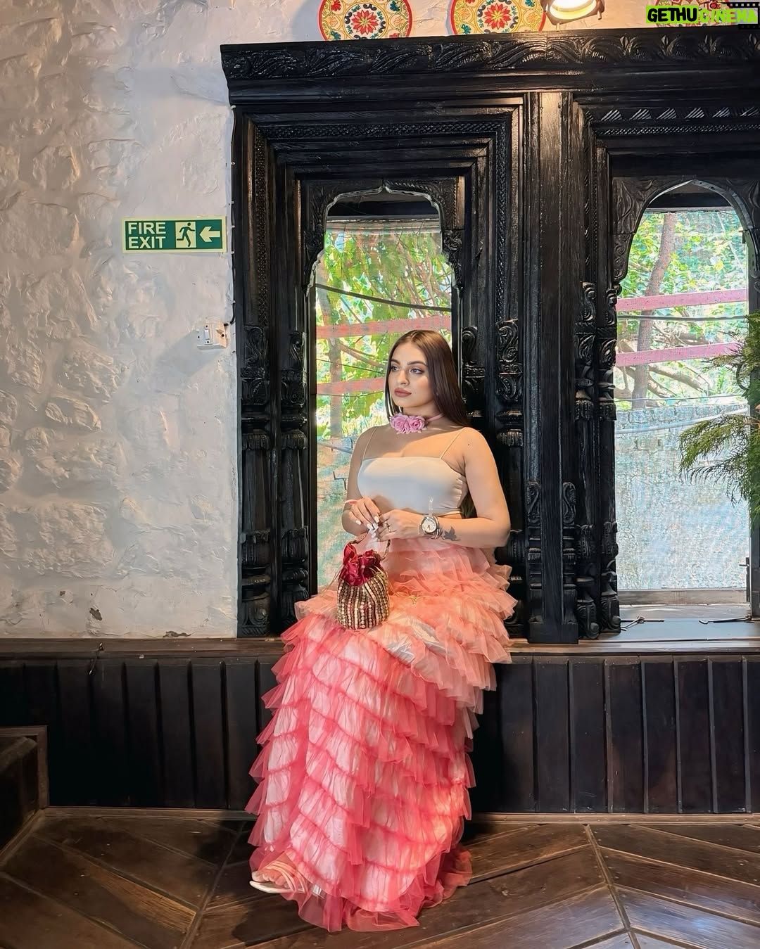 Priya Chaudhary - 30.7K Likes - 🤍💕
.
#outfit @estiloropabyishita 
.
#piihuofficial #piihufam