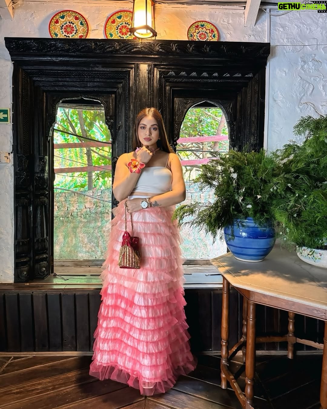 Priya Chaudhary - 30.7K Likes - 🤍💕
.
#outfit @estiloropabyishita 
.
#piihuofficial #piihufam
