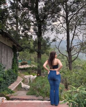 Priya Chaudhary Instagram - Some places feel like poetry 📖🏡
.
.
#piihuofficial #piihufam #rosastays #nanital