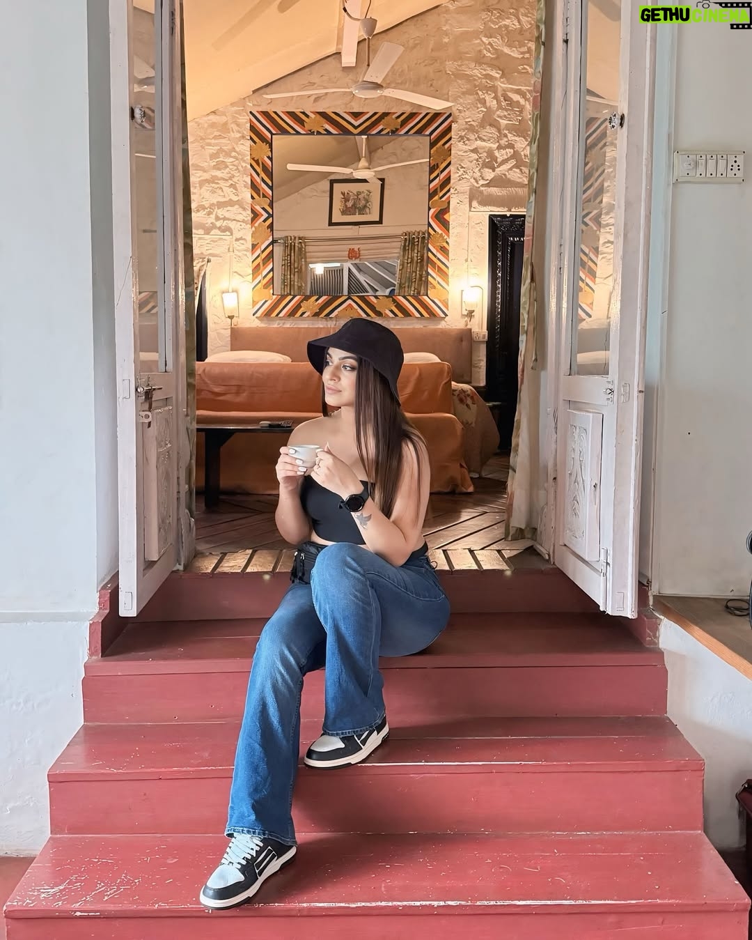 Priya Chaudhary - 32.8K Likes - Some places feel like poetry 📖🏡
.
.
#piihuofficial #piihufam #rosastays #nanital
