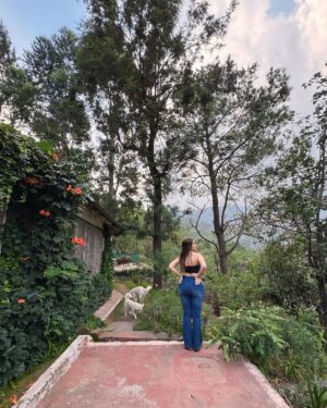 Priya Chaudhary Instagram - Some places feel like poetry 📖🏡
.
.
#piihuofficial #piihufam #rosastays #nanital