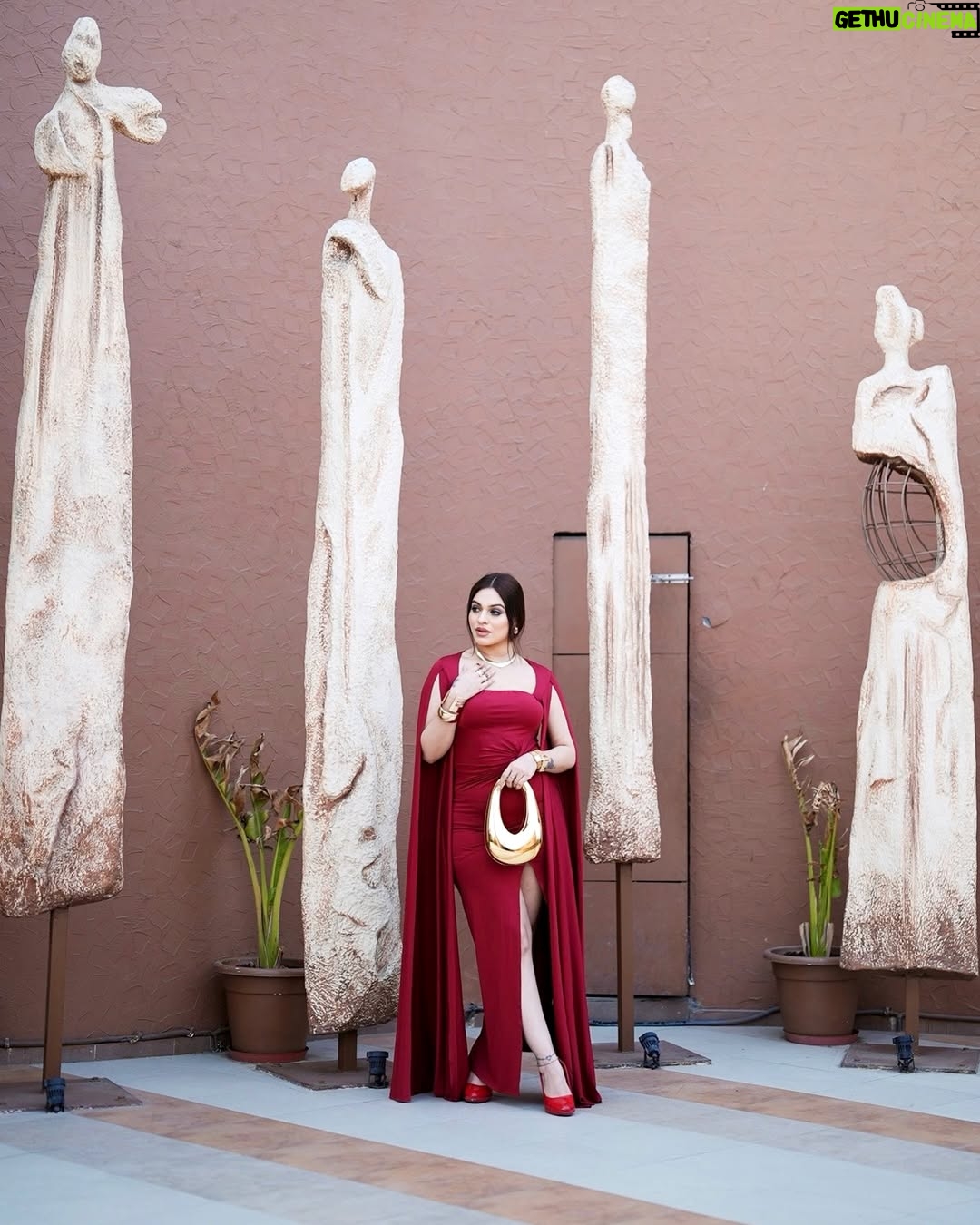 Priya Chaudhary - 30.3K Likes - Regal in red ❤️

•
•
📍@peachnoida @brandinfluence.in 
#piihuofficial #piihufam