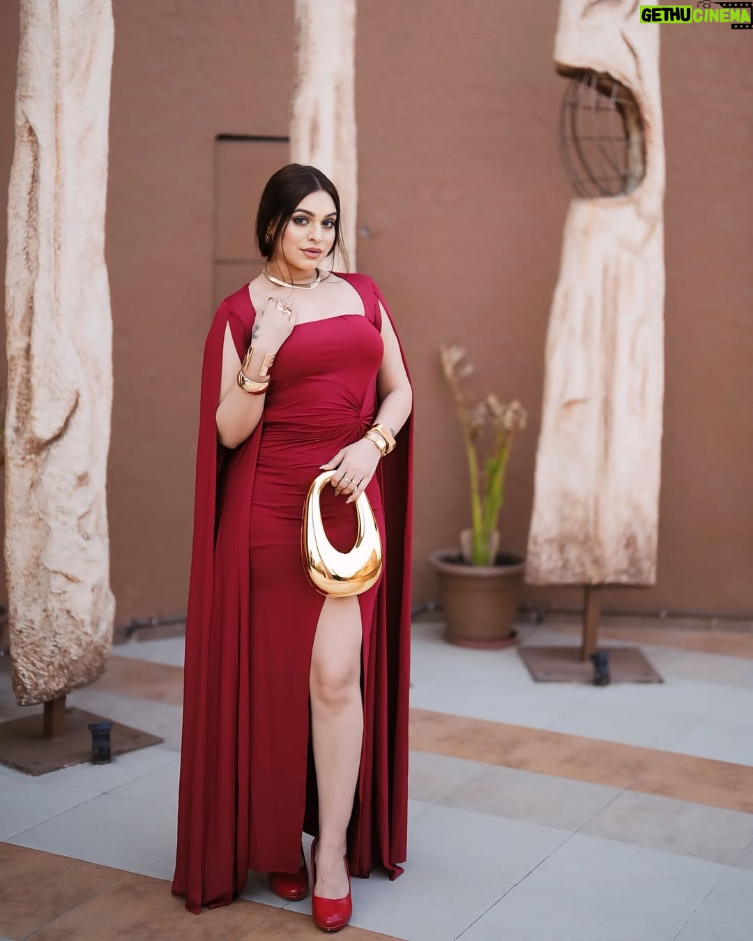 Priya Chaudhary - 30.3K Likes - Regal in red ❤️

•
•
📍@peachnoida @brandinfluence.in 
#piihuofficial #piihufam