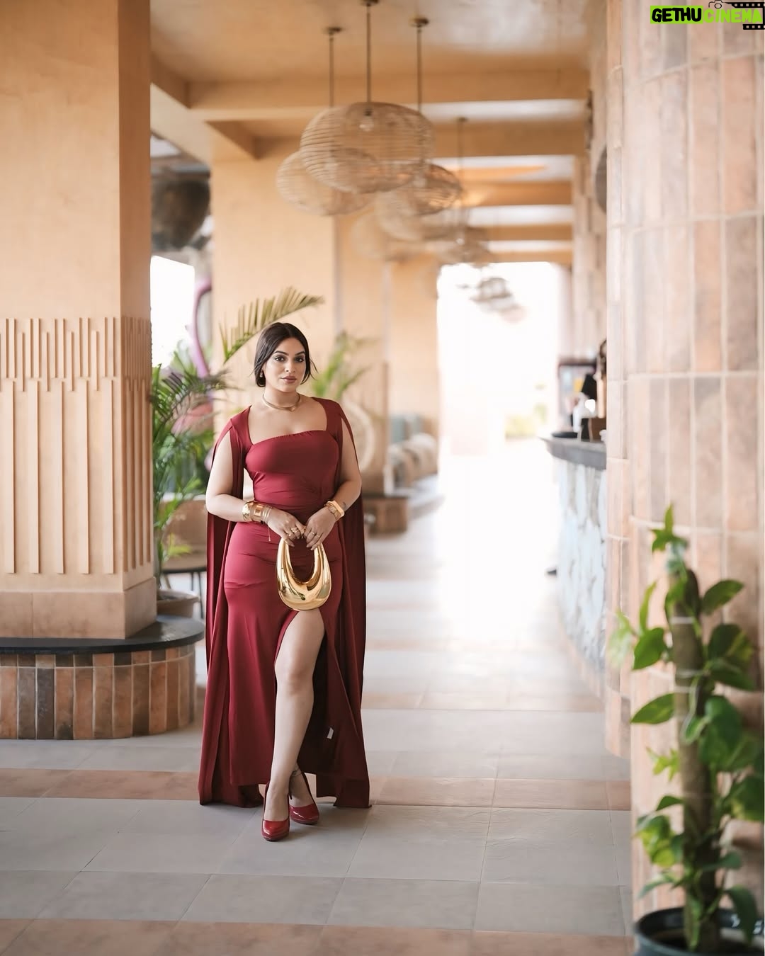 Priya Chaudhary - 30.3K Likes - Regal in red ❤️

•
•
📍@peachnoida @brandinfluence.in 
#piihuofficial #piihufam