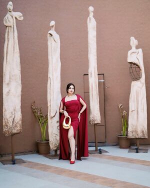 Priya Chaudhary Instagram - Regal in red ❤️

•
•
📍@peachnoida @brandinfluence.in 
#piihuofficial #piihufam