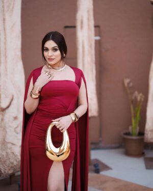 Priya Chaudhary Instagram - Regal in red ❤️

•
•
📍@peachnoida @brandinfluence.in 
#piihuofficial #piihufam