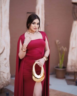 Priya Chaudhary Instagram - Regal in red ❤️

•
•
📍@peachnoida @brandinfluence.in 
#piihuofficial #piihufam